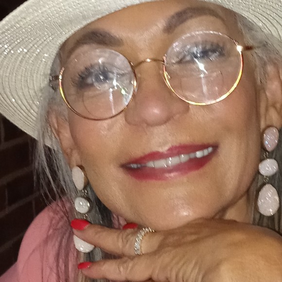 Meet your Posher, Sarah - Picture 1 of 1